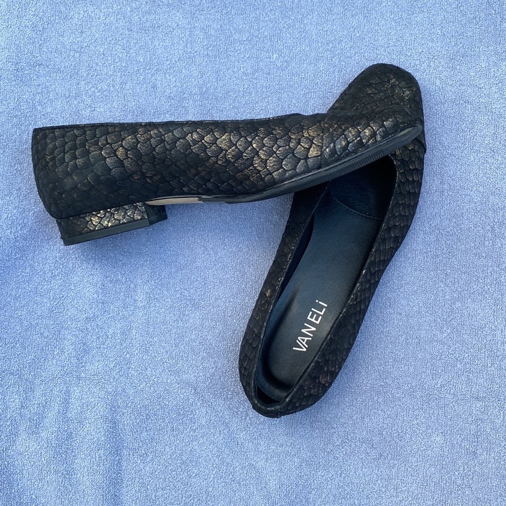 VANELI. NWOT. Dress Flats.